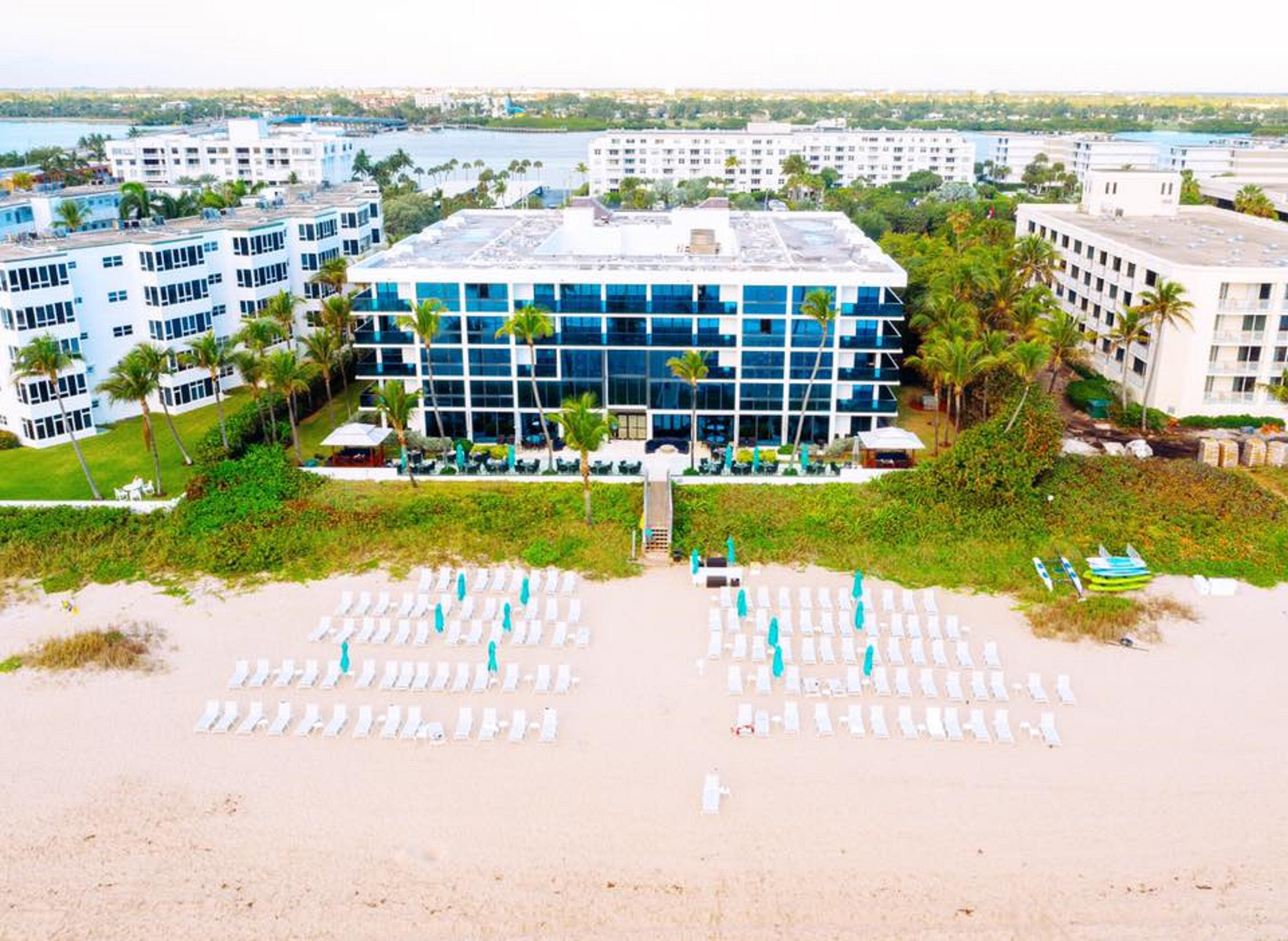 Tideline Palm Beach Ocean Resort And Spa Exterior photo