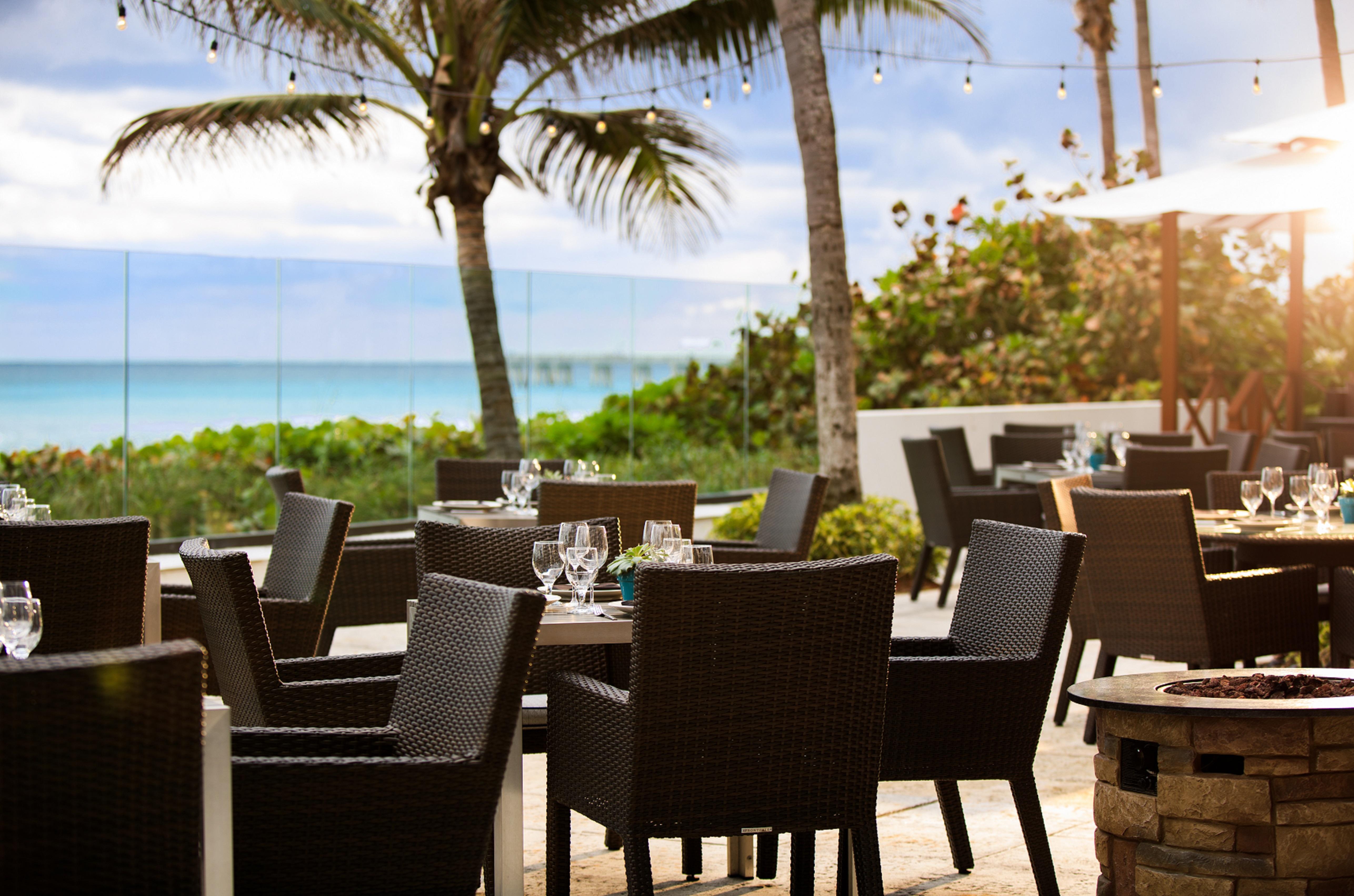 Tideline Palm Beach Ocean Resort And Spa Exterior photo