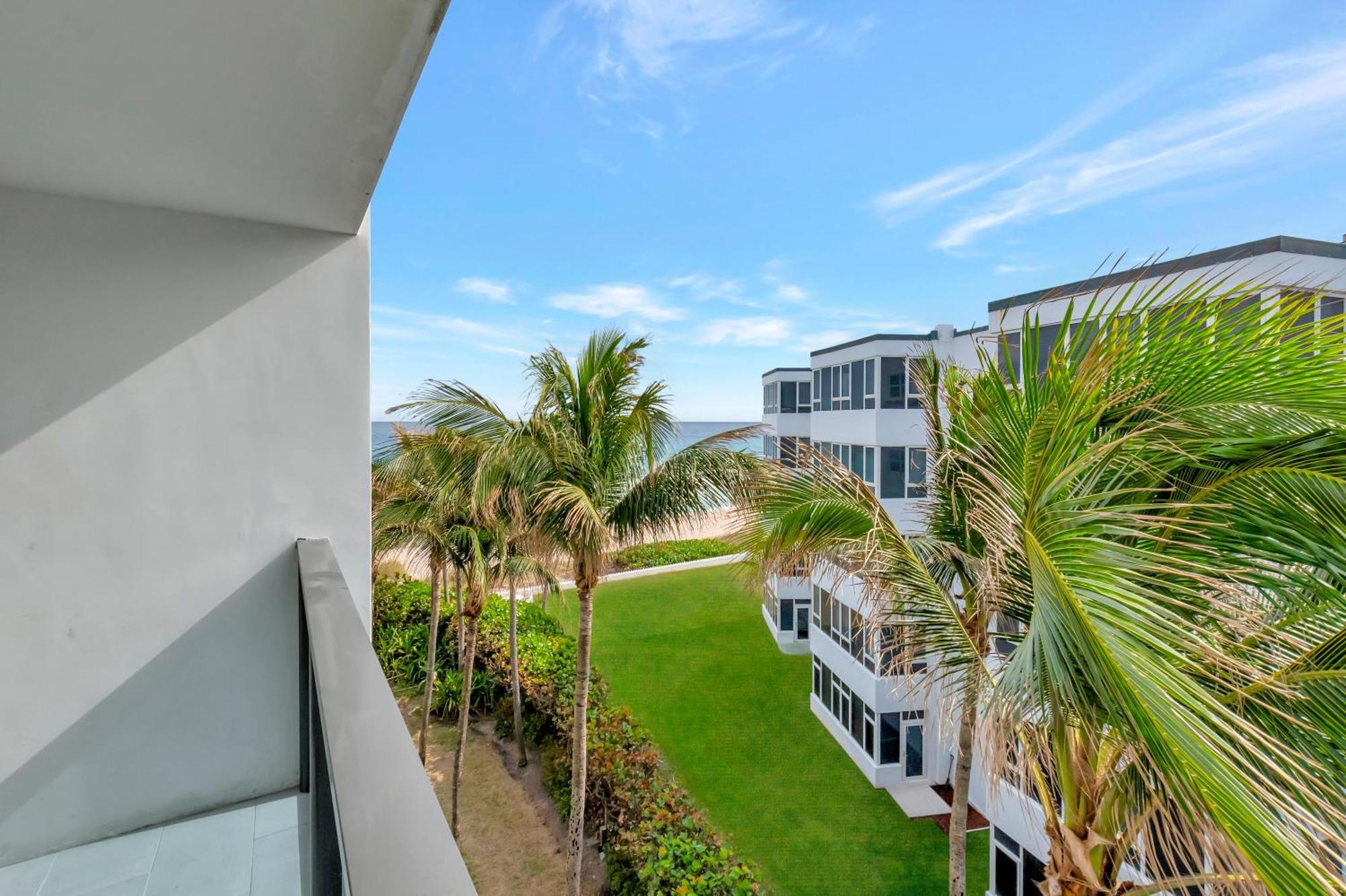 Tideline Palm Beach Ocean Resort And Spa Exterior photo