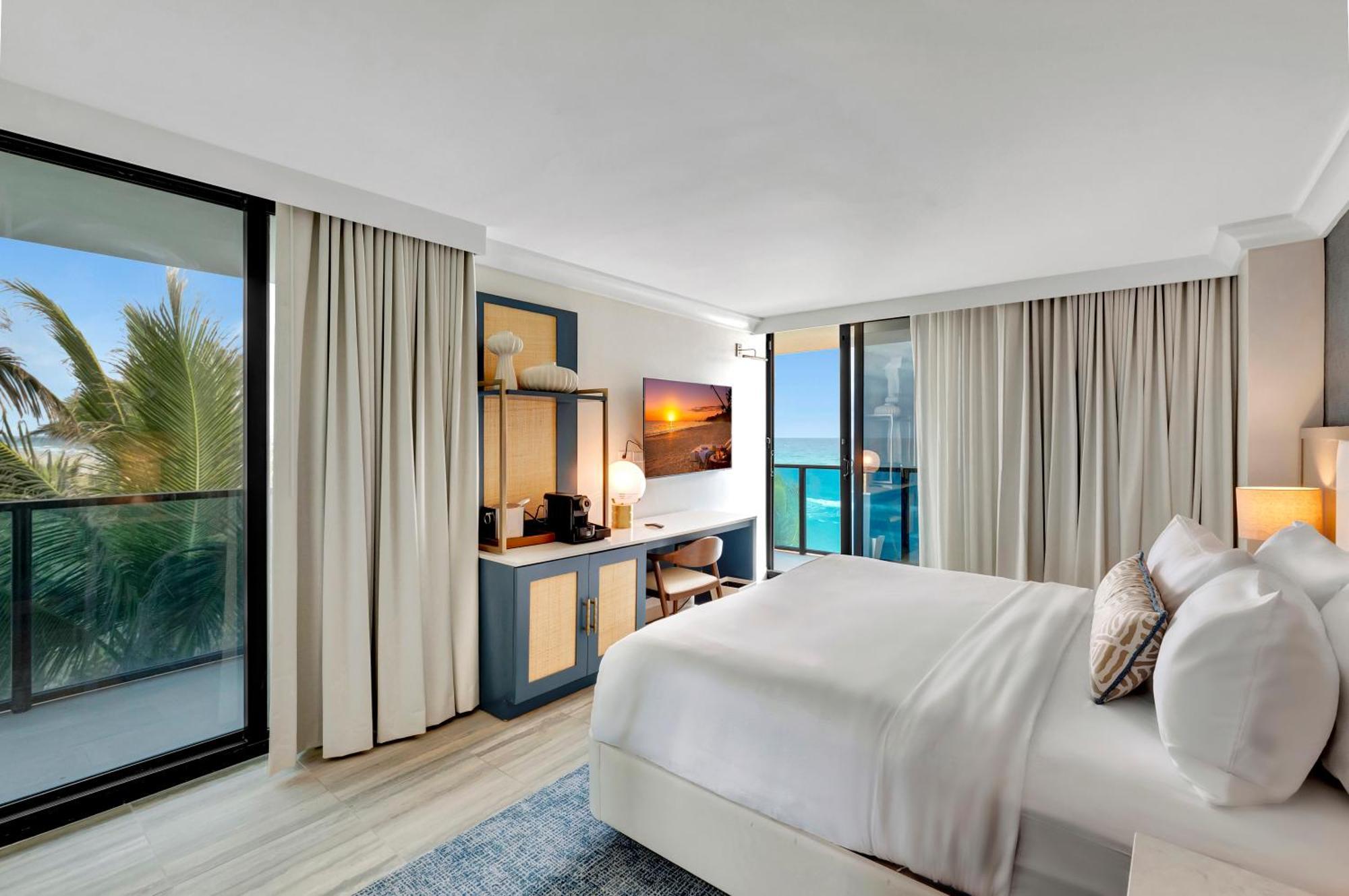 Tideline Palm Beach Ocean Resort And Spa Exterior photo