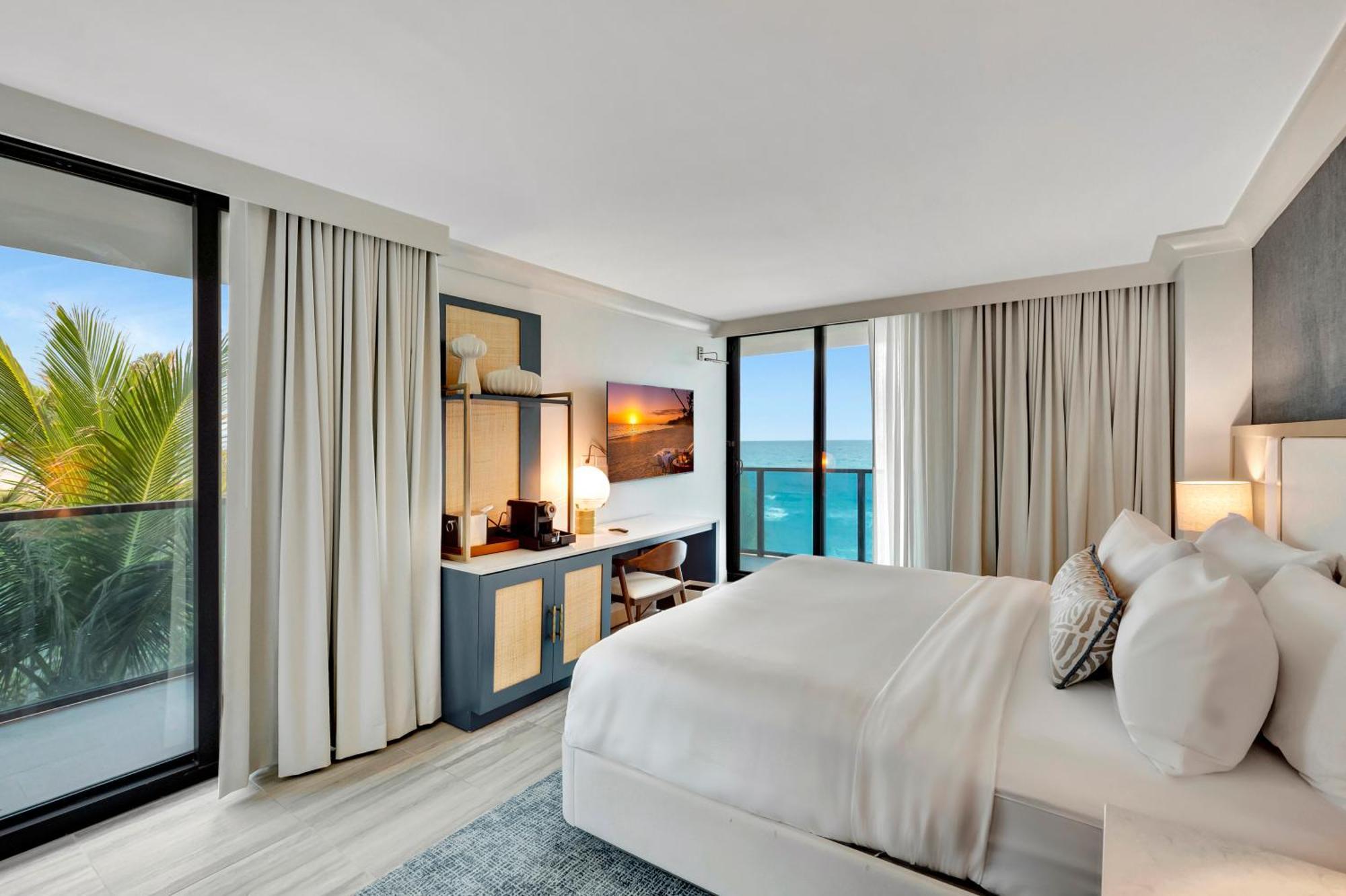 Tideline Palm Beach Ocean Resort And Spa Exterior photo